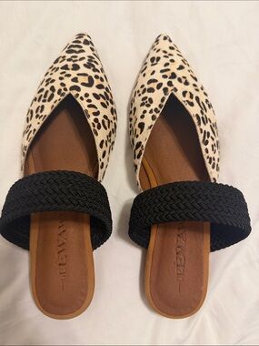 Anthropologie Gee Wawa Leopard flats